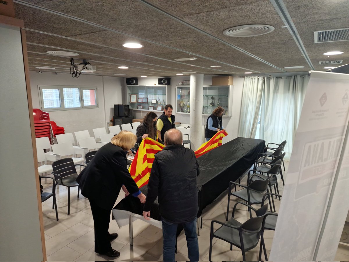 cccaLF's tweet photo. Preparant la presentació de la 19a Copa Catalana Internacional BTT que se celebra a #corrodamunt els propers 09 i 10 de març. #lesfranqueses @Pmesportslf https://t.co/s9QFh1UOnm