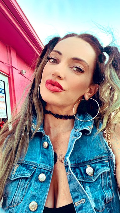 TW Pornstars - Leila Larocco. The most liked pictures and videos from