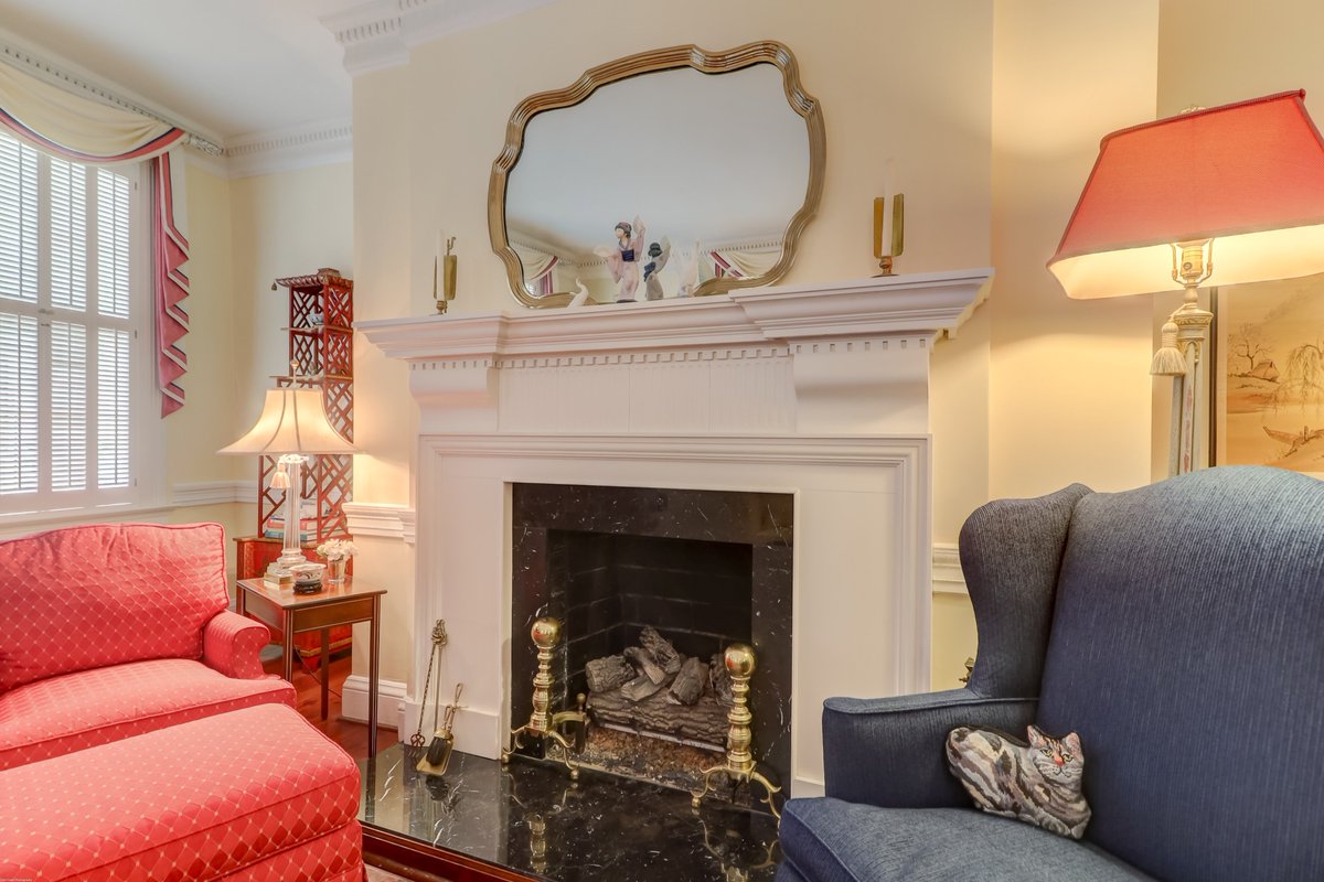 CarriageCHS's tweet photo. 38 Meeting Street - The Robert Walker House, listed by Judy Tarleton. 4 bedrooms, 3 full/2 half baths. For more information, visit the property page on our website at https://t.co/77yxmbrFvD https://t.co/Qplxzm08x2