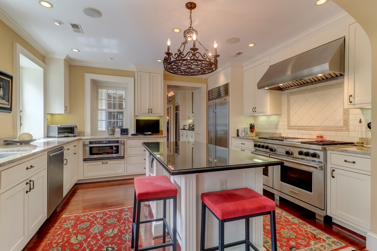 CarriageCHS's tweet photo. 38 Meeting Street - The Robert Walker House, listed by Judy Tarleton. 4 bedrooms, 3 full/2 half baths. For more information, visit the property page on our website at https://t.co/77yxmbrFvD https://t.co/Qplxzm08x2