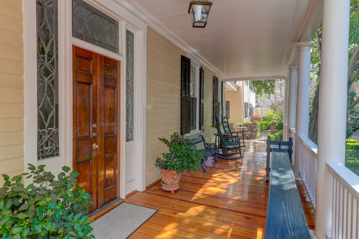 CarriageCHS's tweet photo. 38 Meeting Street - The Robert Walker House, listed by Judy Tarleton. 4 bedrooms, 3 full/2 half baths. For more information, visit the property page on our website at https://t.co/77yxmbrFvD https://t.co/Qplxzm08x2