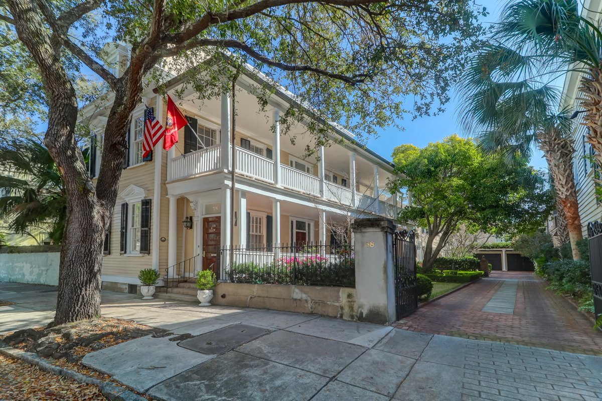 CarriageCHS's tweet photo. 38 Meeting Street - The Robert Walker House, listed by Judy Tarleton. 4 bedrooms, 3 full/2 half baths. For more information, visit the property page on our website at https://t.co/77yxmbrFvD https://t.co/Qplxzm08x2