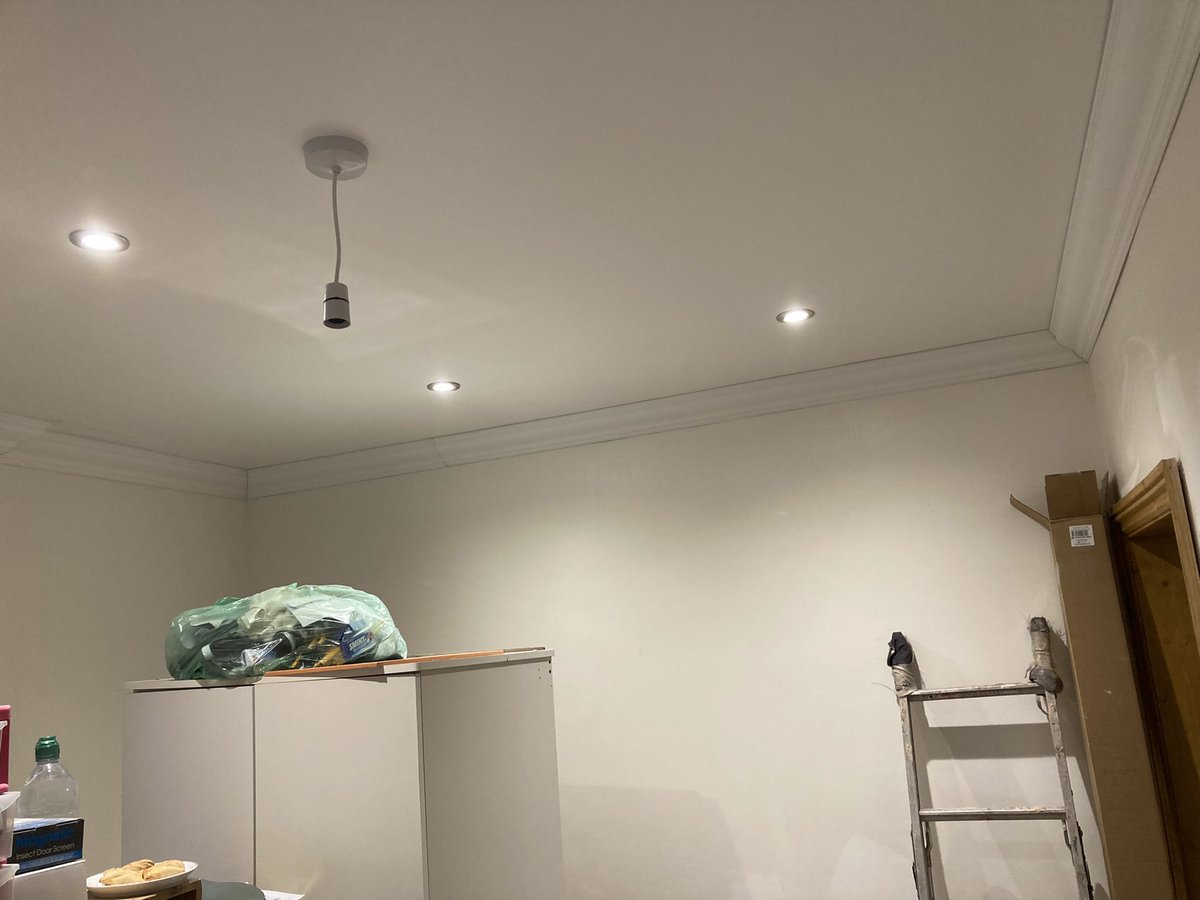 BlakePlastering's tweet photo. #coving
#interiors
Coving fitment 3 rooms & 1st floor landing ceiling area… https://t.co/BgTRg1pfnq