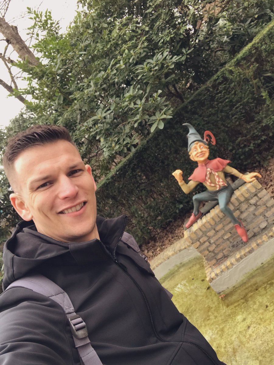 ThomNijmegen's tweet photo. Eerste tweet en gelijk een goeie! #Familieweekend #bosrijk #efteling #kleineboodschap https://t.co/dSOYh2hwZ4