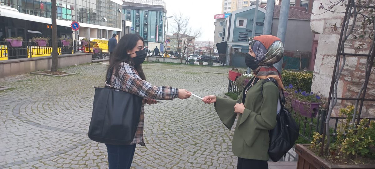 Esenler AK Genç Kadın Yapılanması 
#KütüphanelerHaftası sebebiyle, Kitap ayracı dağıtımında bulundu 
📚📕