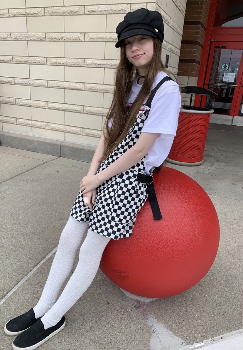Roseactmod1's tweet photo. Just having a “ball” of fun on a Tuesday.😂🔴 #tuesdayvibe #targetrun #goodvibes #simplyjustme #beyou https://t.co/NmarK6r0kY
