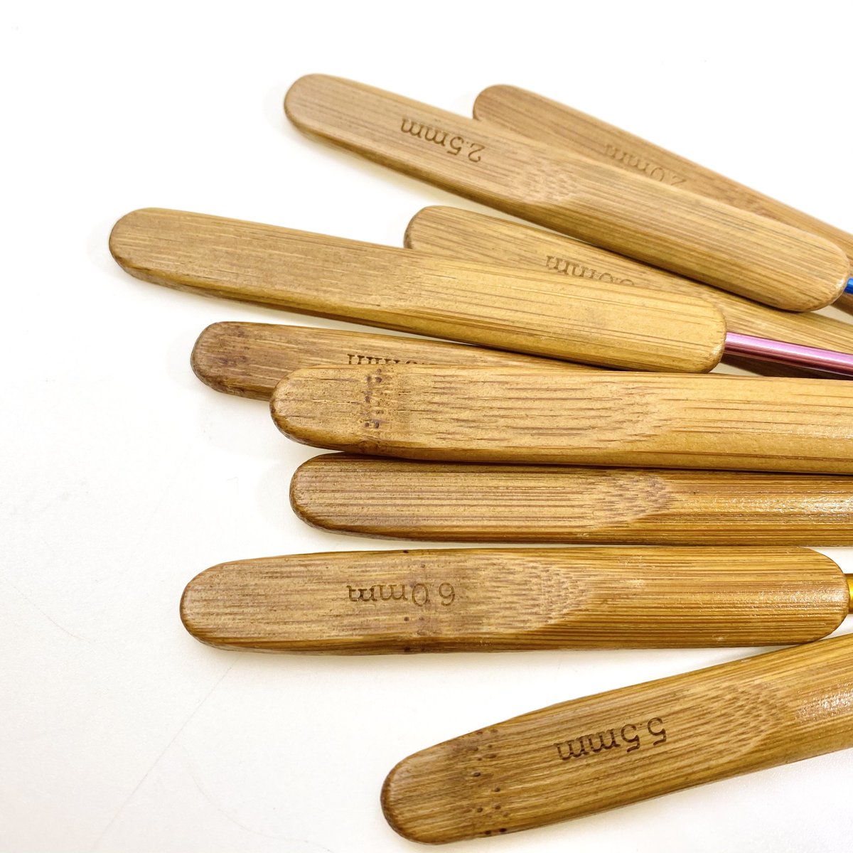 GuChet's tweet image. Bamboo Handle Crochet Hook Set (includes 9 hooks) guchet.com/crochet-hooks/…
#crafts #crochet#crochetpatterns #crochetlove #etsy #etsyshop #guchet #handmade #yarn #crocheting