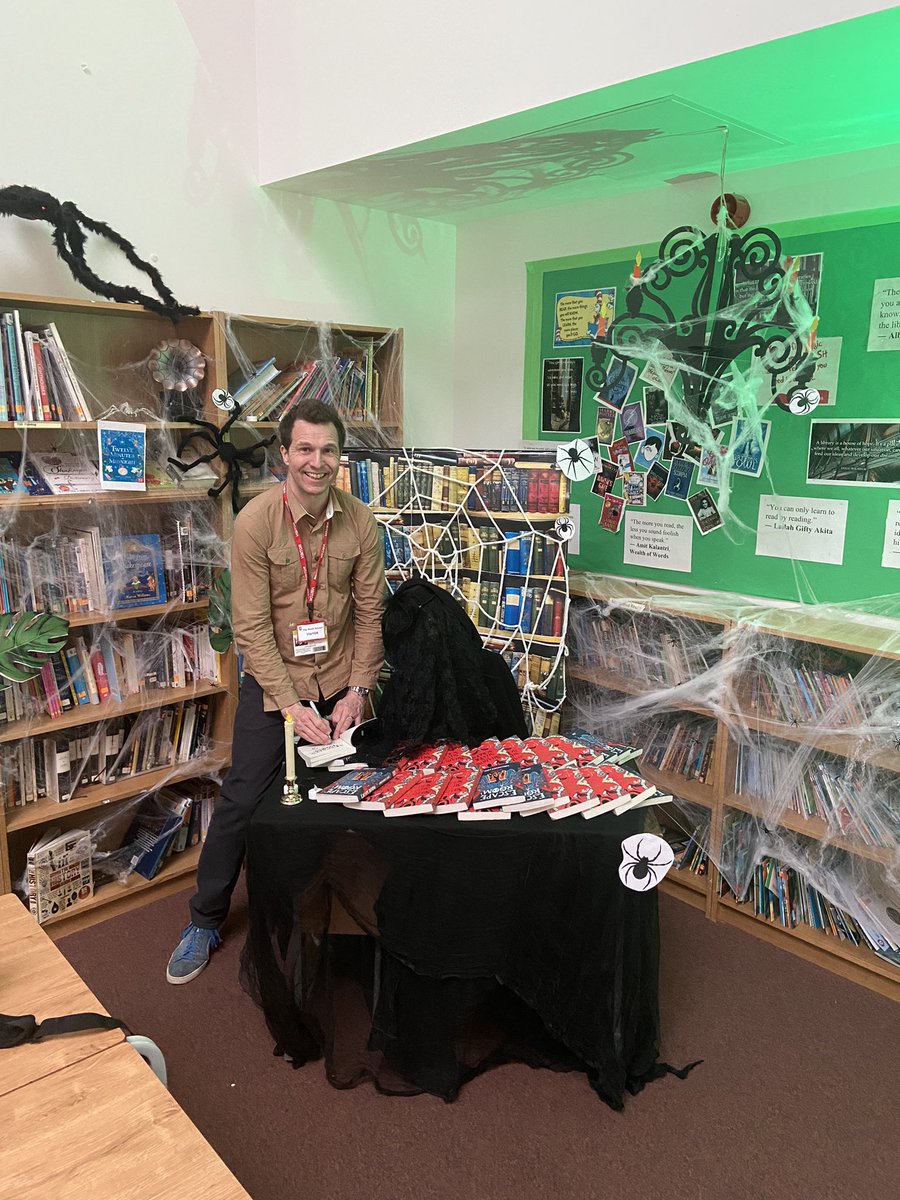 heathschooleng's tweet photo. Fantastic day had by all as years 7-11 got to meet author @edgechristopher who came to visit us and speak to the pupils about his books and how to write like an author. The students were brilliant and had some really interesting questions for Chris- well done! 👏🏼@TheHeathSchool https://t.co/D5SPzncoWV