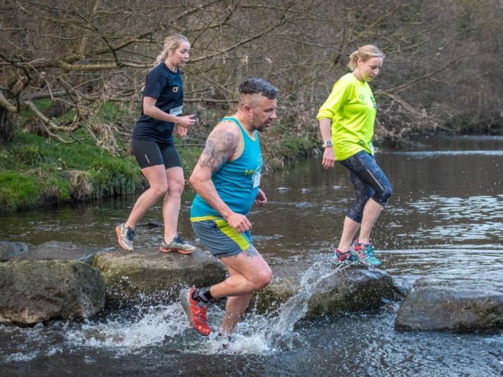 leeroydouche's tweet photo. The #trunce #fellrace which runs from the at @WaggonOxspring in #barnsley is amazing & a MUST for any runner, it's just 4 or so miles but it's up hill & down dale & through rivers & great Fun #Amazing #running #MentalHealthAwareness & #fitness https://t.co/r2h5mO9ehI