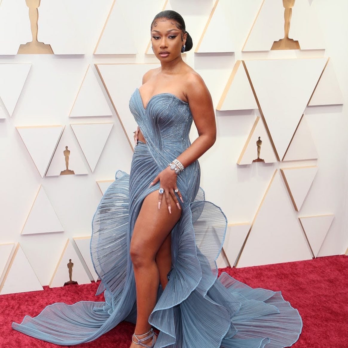 HCatNAU's tweet photo. Just a few of my favorite Oscars 22’ looks! 

#nau #oscars #looks https://t.co/fyXWF1nE02