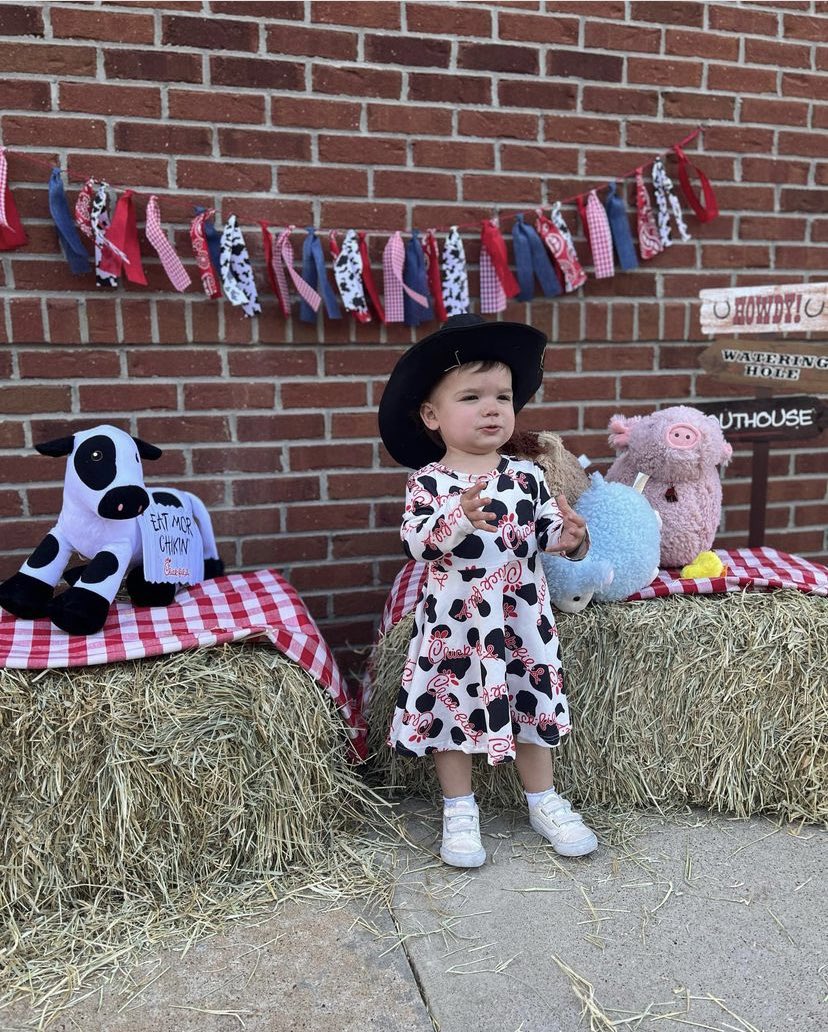 Allegro_W_Brio's tweet photo. #SweetB photo dump!! She LOVED @ChickfilA Rodeo Night!! https://t.co/mCXO9bzl0O
