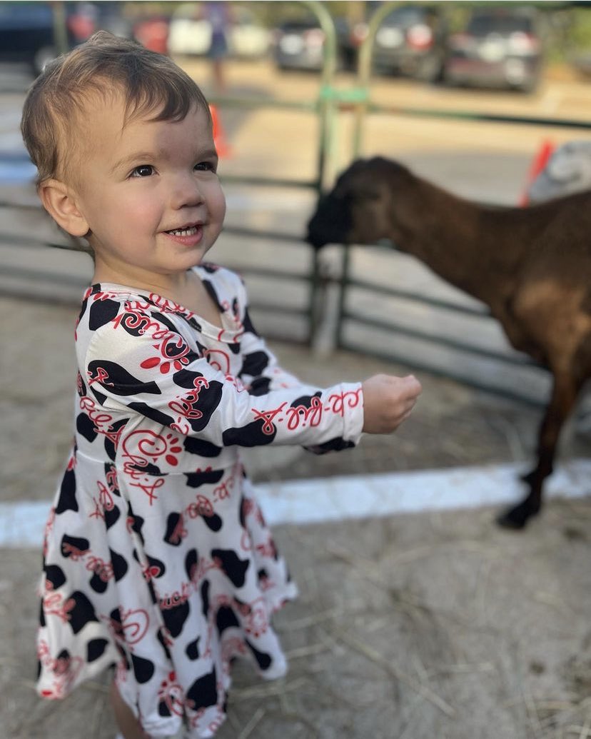 Allegro_W_Brio's tweet photo. #SweetB photo dump!! She LOVED @ChickfilA Rodeo Night!! https://t.co/mCXO9bzl0O