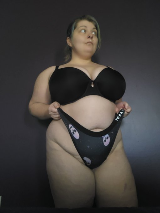 Come rub some lotion on me 😩 I could use some strong hands to help me relax 🥵 #massage #onlyfans #onlyfanspromo<a href="/tag/lotion"class="tags"><span>#lotion</span></a><a href="/tag/massage"class="tags"><span>#massage</span></a><a href="/tag/gothgirl"class="tags"><span>#gothgirl</span></a><a href="/tag/gothicgirl"class="tags"><span>#gothicgirl</span></a><a href="/tag/onlyfans"class="tags"><span>#onlyfans</span></a>