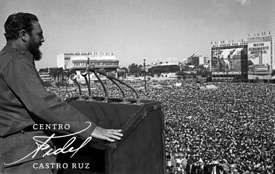 #Fidel:"El pueblo tiene que estar a la altura de las circunstancias. Porque el enemigo cuenta con recursos poderosos, cuenta con todos los medios para engañar y para confundir, y el enemigo hará todo lo posible por debilitar la #Revolución". #FidelVive #ACubaPonleCorazón