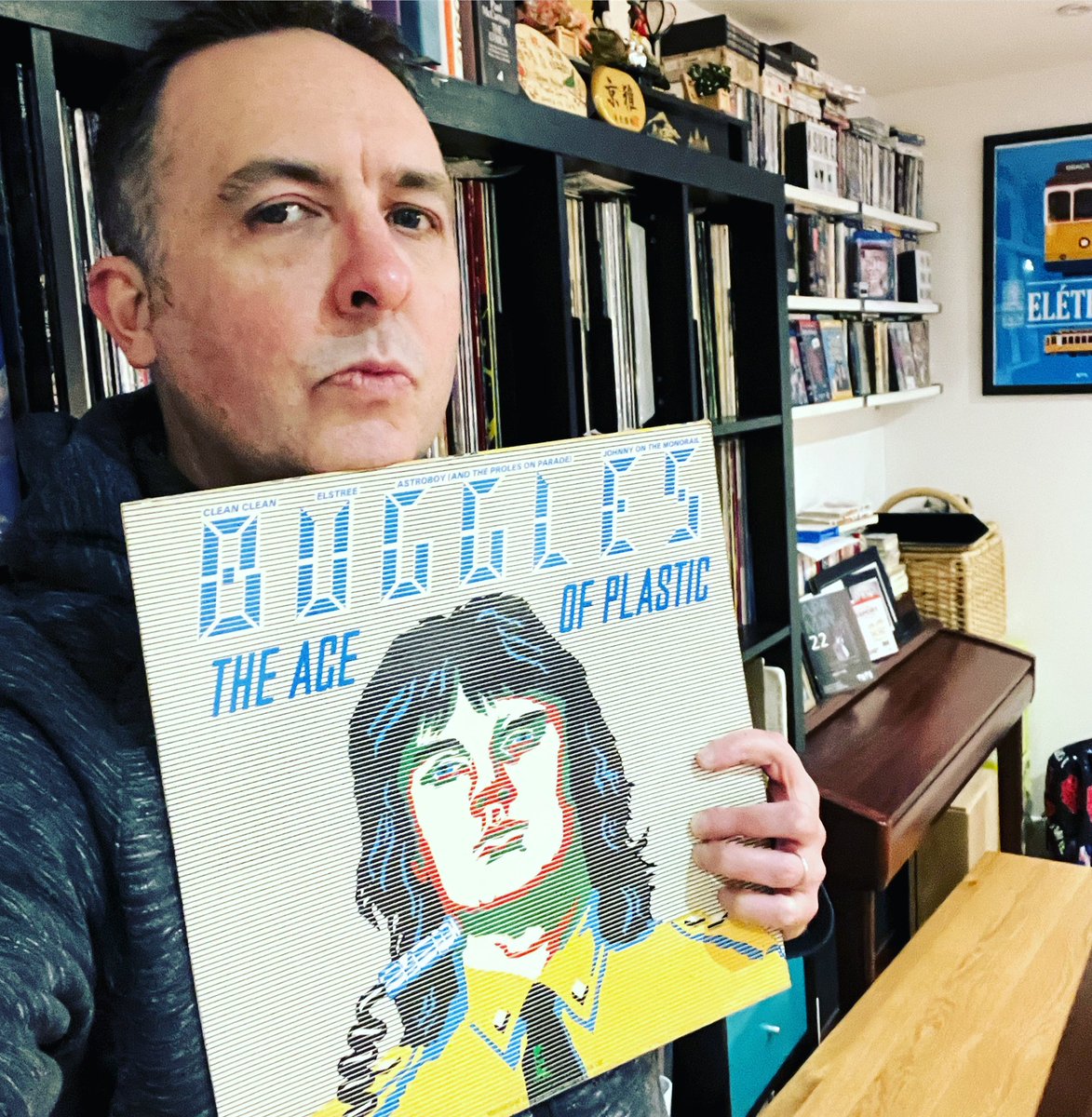 skioakenfull's tweet photo. Loving the latest @80sography podcast with #garylangan
https://t.co/s9vLieZncZ
Some super nerdy studio insight into his time engineering classic tracks with #TrevorHorn
I loved the gated #tomtom story 🤓
#thebuggles #thebugglesvideokilledtheradiostar #thebugglestheageofplastic https://t.co/lL8ofX7UEe