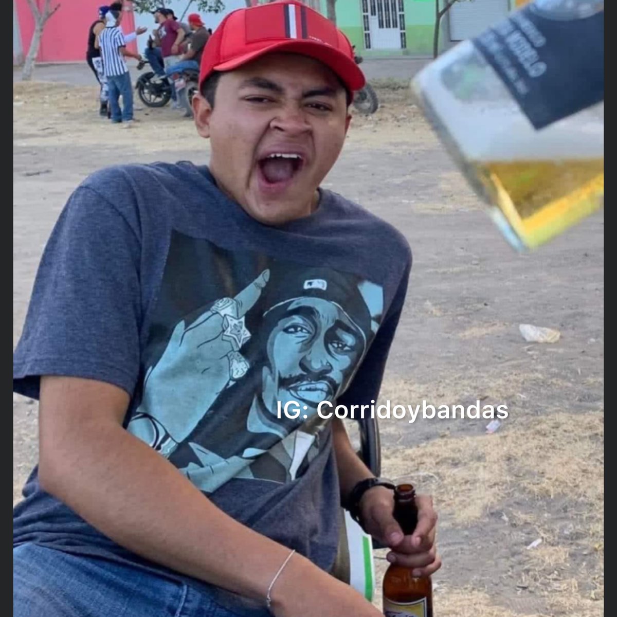 corridosybandas's tweet photo. Yo chingue y chingue que quiero pistear. 

Yo después de dos cervezas: https://t.co/YNHi4eUO6B