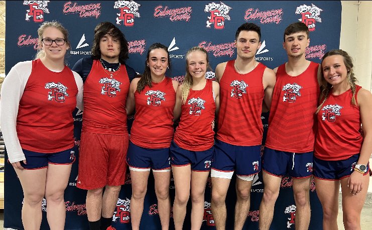 ECHSxcandtrack's tweet photo. Seniors are ready ! https://t.co/f678T5cmMQ