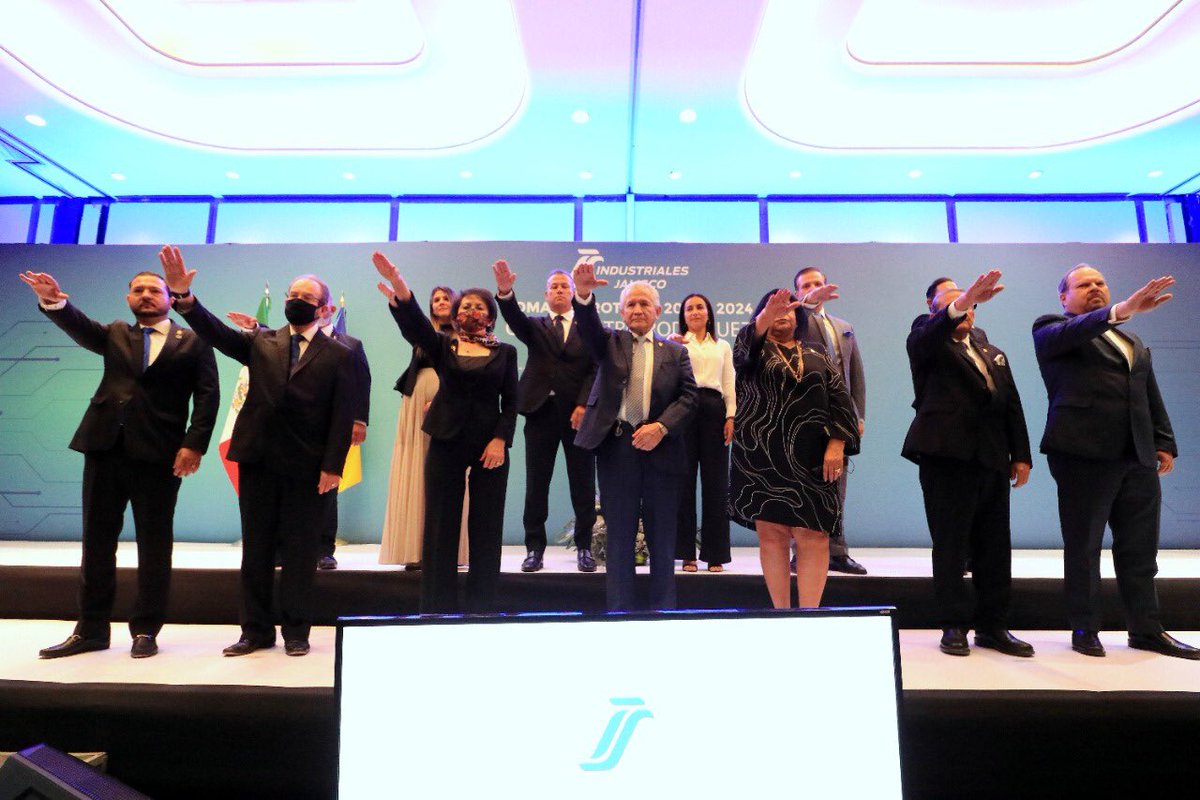 PresidenteCCGdl's tweet photo. Felicidades @CsarCastroRodr1 por asumir como Coordinador del @CCIJalisco. En la @CamaradeCom_GDL, estamos siempre dispuestos a trabajar en conjunto por el sector productivo de Jalisco. https://t.co/fuy5GRYOkI