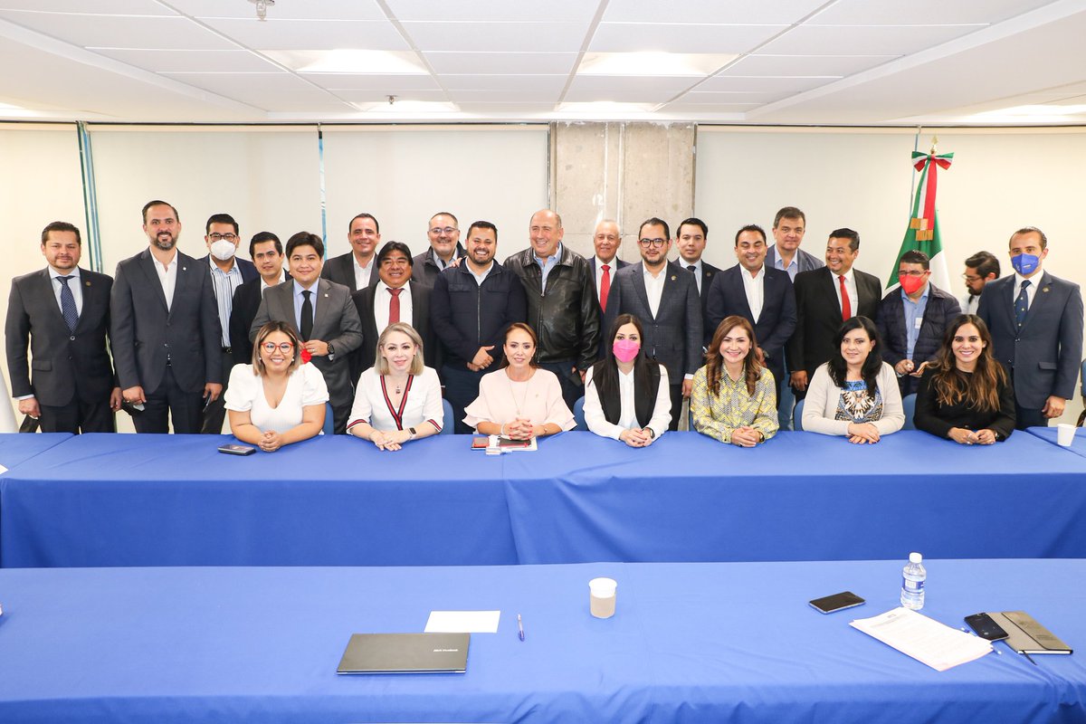 claudialunai's tweet image. Después de una importante rueda de prensa en el @PAN_Hgo, ahora estamos las instalaciones de @Mx_Diputados en el Congreso de la Unión, donde me reuní con Diputadas y Diputados Federales para coordinar trabajos que generen el bien común para Hidalgo. #AcciónNacional #PANHidalgo