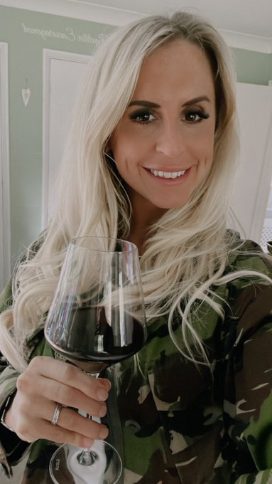 Cheers everyone hope you have a lovely evening xxx https://t.co/CzL2OmflCh<a href="/tag/kisses"class="tags"><span>#kisses</span></a><a href="/tag/almond"class="tags"><span>#almond</span></a><a href="/tag/hershey"class="tags"><span>#hershey</span></a>