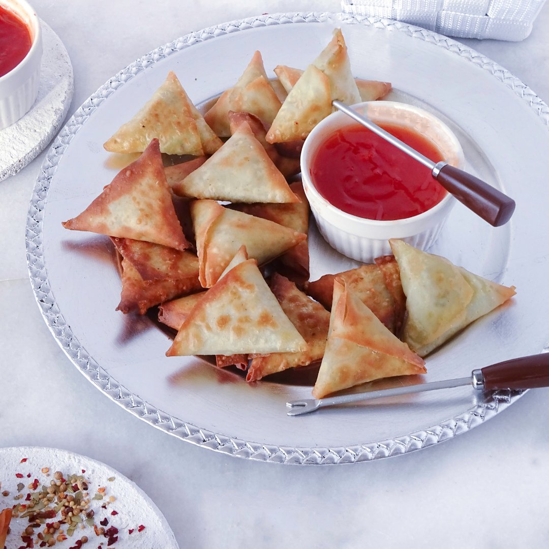 We have the perfect limited edition wholesome craving entree for you this Ramadan! 🌙
The delectable puff pastry bites, cheese ball bites and samosas just in time for your iftaar table! 🍽