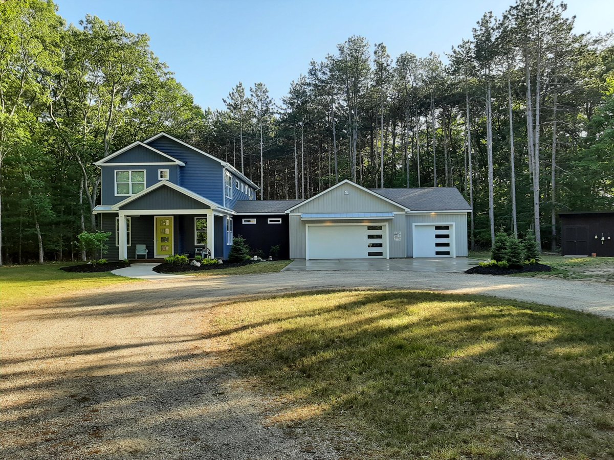 Lakefrontman's tweet photo. NEW LISTING! 14700 Mercury Dr., Grand Haven. Custom built home on 10 acres w/ 3 beds, 3 baths a private deck off of the primary suite and tons of stylish features! $685k #greenridgerealty https://t.co/96mQUes1LL