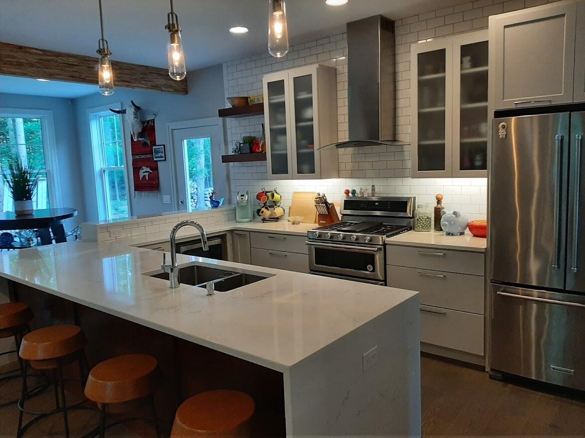 Lakefrontman's tweet photo. NEW LISTING! 14700 Mercury Dr., Grand Haven. Custom built home on 10 acres w/ 3 beds, 3 baths a private deck off of the primary suite and tons of stylish features! $685k #greenridgerealty https://t.co/96mQUes1LL