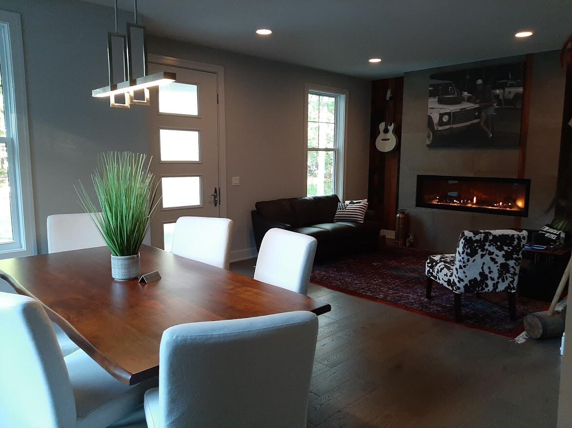 Lakefrontman's tweet photo. NEW LISTING! 14700 Mercury Dr., Grand Haven. Custom built home on 10 acres w/ 3 beds, 3 baths a private deck off of the primary suite and tons of stylish features! $685k #greenridgerealty https://t.co/96mQUes1LL