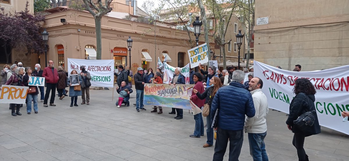 Els barris de muntanya diem prou! 
Necessitem més inversions. 

Ja en tenim prou que l'Ajuntament ens abandoni!