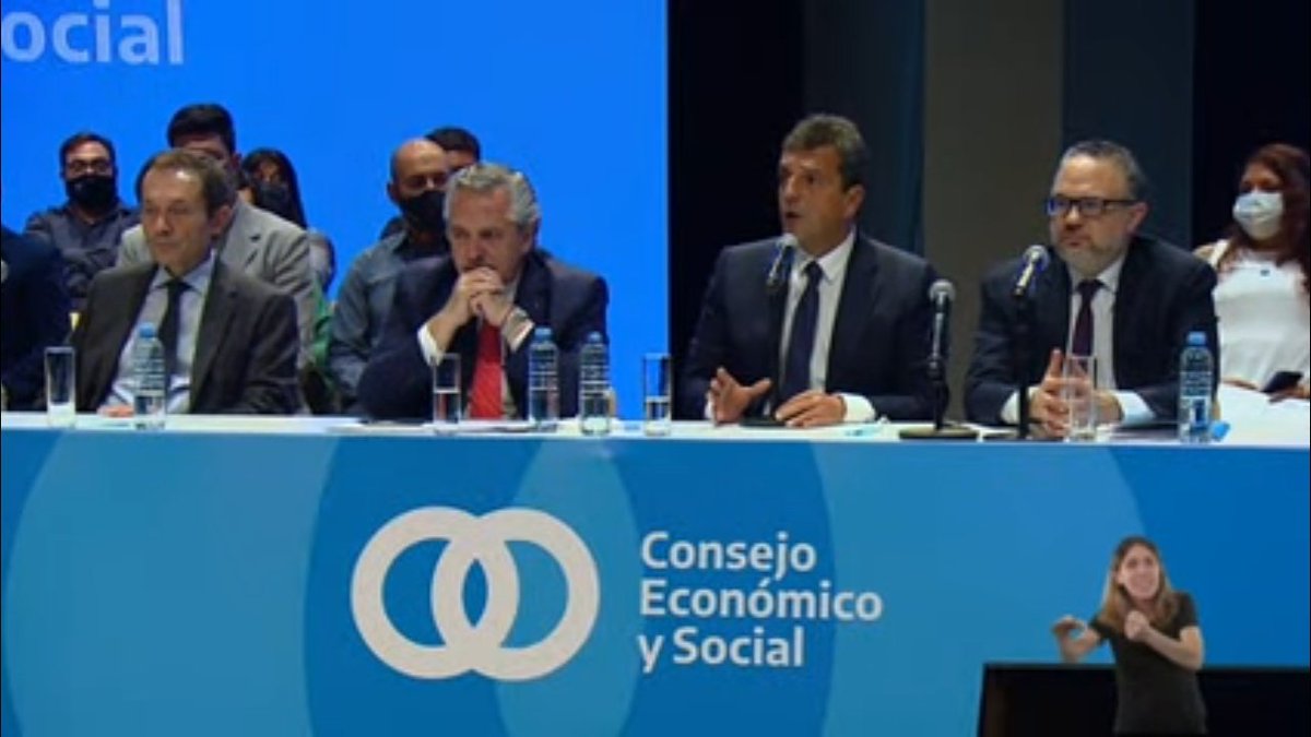 NadiaCiabattari's tweet photo. "Todos, quienes estamos aca y quienes no están, tenemos la obligación de ponernos como objetivo la construcción de la Argentina del mañana", Sergio Massa.
En la Presentación de la agenda productiva federal. https://t.co/BggVkuMx7b