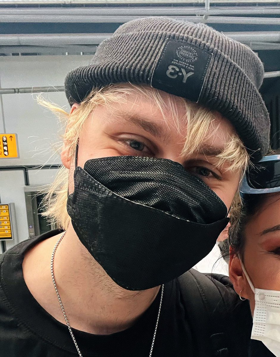 bestofsos's tweet photo. them!! https://t.co/Rnl02uwIs5