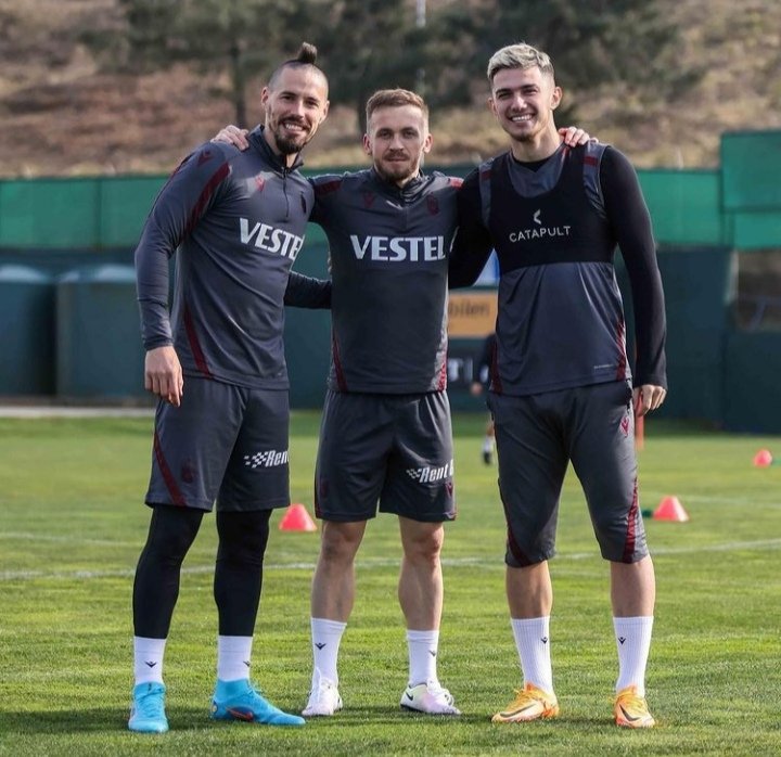 agzabatlihamsik's tweet photo. Geldi sonunda🤩
#L1DER #Trabzonspor #hamsik https://t.co/OsUDfSCzmg