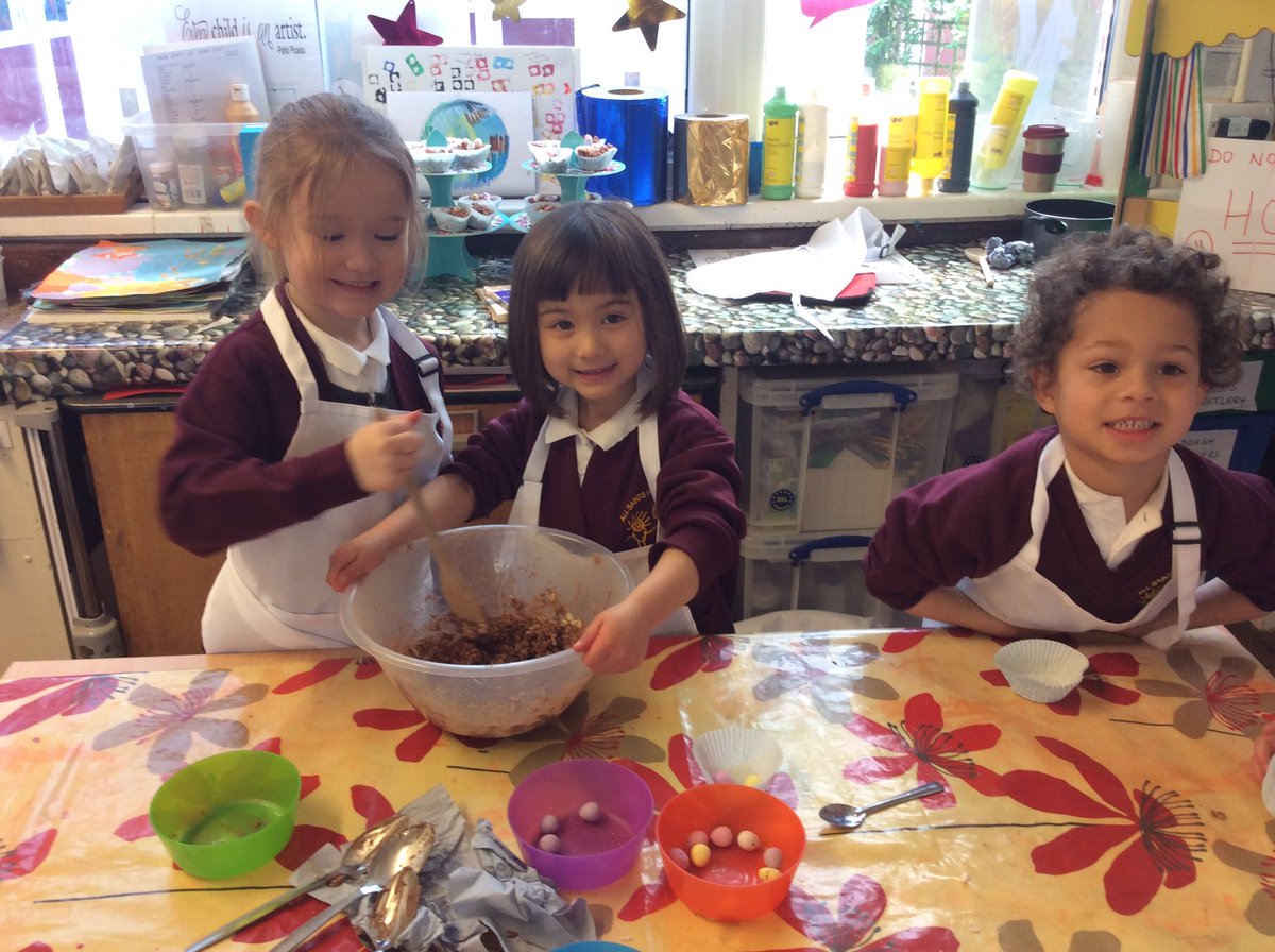 AllSaintsTraff's tweet photo. Super melting ,mixing and creating in our cookery corner in preparation for our Easter π£ basket craft tomorrow with our parents #Easternests #π£ #newlifeβοΈ #Receptionlife https://t.co/LilHSLHt38