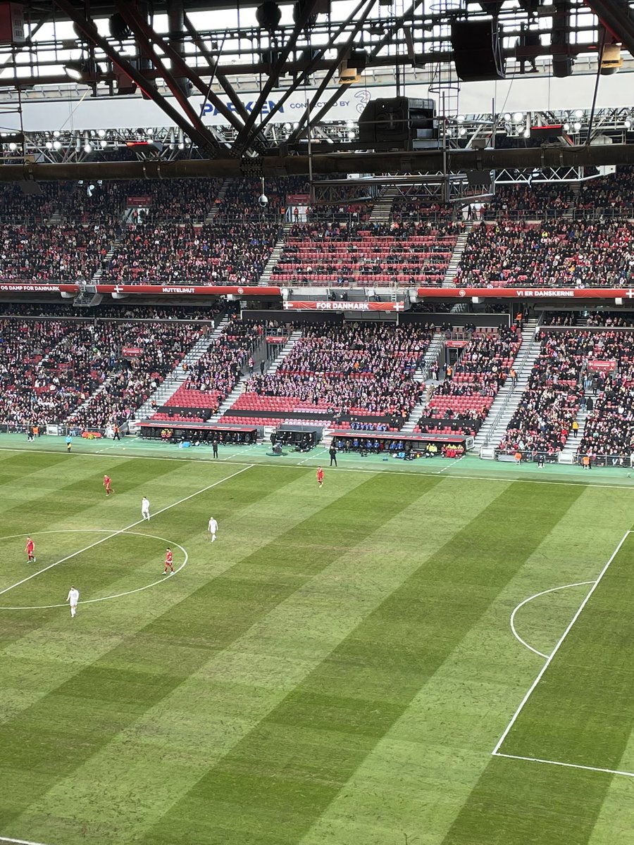 Asgersj's tweet photo. @DBUfodbold af ren nysgerrighed: Hvem er de 300 mennesker, som ikke er mødt op på de her OK gode pladser? #denser #fordanmark https://t.co/s8e4eqaIDb
