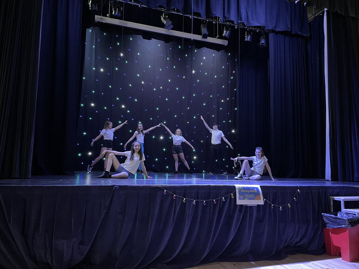 missconnellyPE's tweet photo. 💃🕺🏻 Dance Showcase 2022 🕺🏻💃

Filming of our showcase underway tonight with our fab dancers and tech/back stage crew✨. 

Can’t wait to see the edited finished product🎥🕺🏻💃✨!! 

@BraesPE @BraesBrightside @BraesHigh #AspiringStudents #BePartOfIf #Article31 https://t.co/cmKIq6EqeH