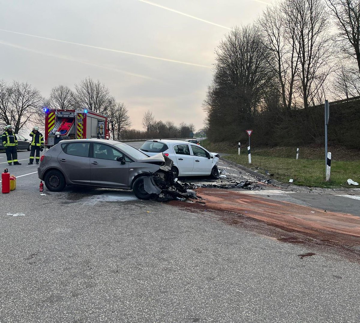FF_VG_ZW_Land's tweet photo. 29.03.22, 7:14 Uhr
#Löscheinheiten Dellfeld, Contwig und Feuerwehreinsatzzentrale @FF_VG_ZW_Land
#Verkehrsunfall  L477 Dellfeld -> Walshausen/Nünschweiler https://t.co/NMi4UeVVYI