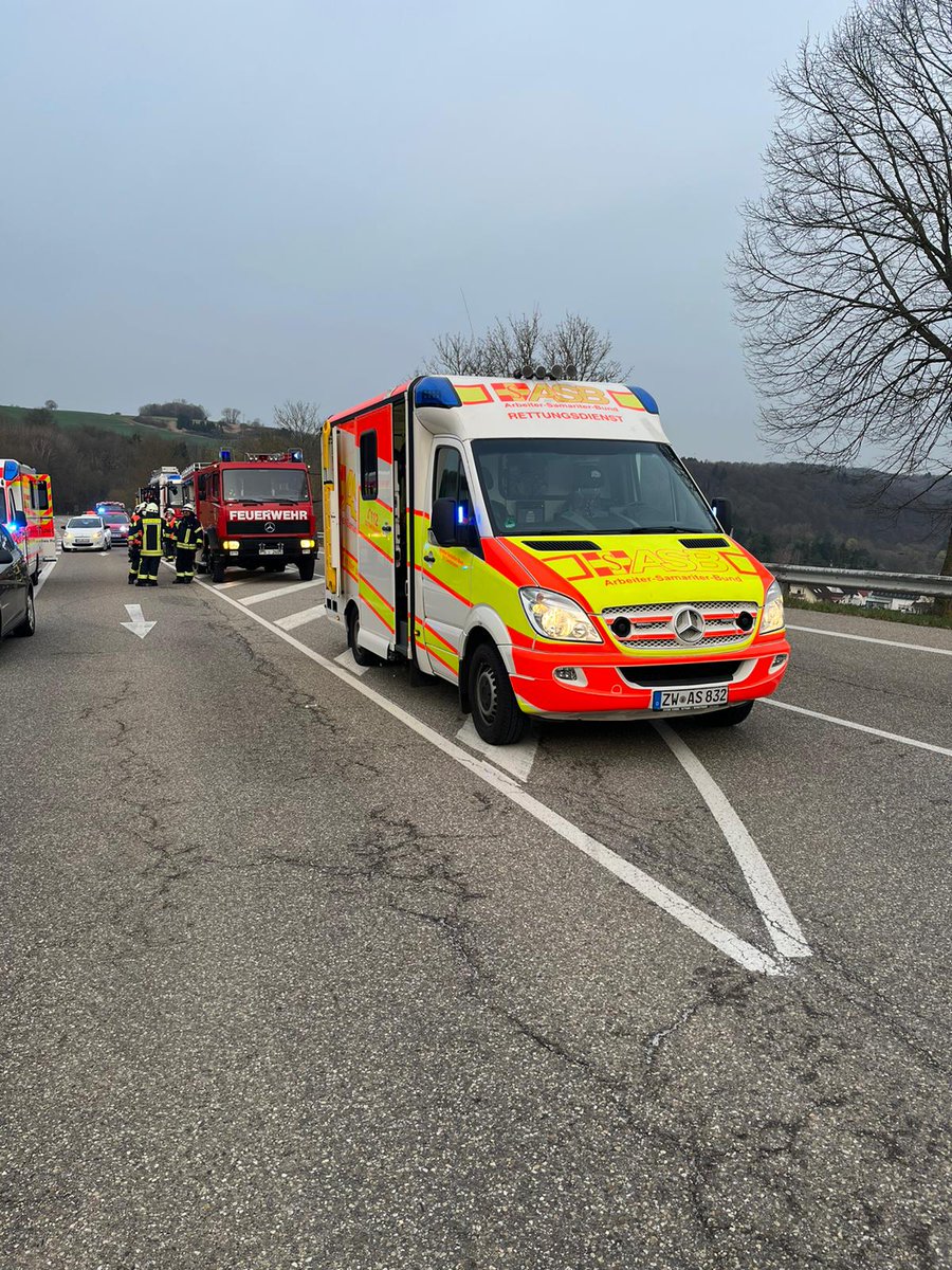FF_VG_ZW_Land's tweet photo. 29.03.22, 7:14 Uhr
#Löscheinheiten Dellfeld, Contwig und Feuerwehreinsatzzentrale @FF_VG_ZW_Land
#Verkehrsunfall  L477 Dellfeld -> Walshausen/Nünschweiler https://t.co/NMi4UeVVYI