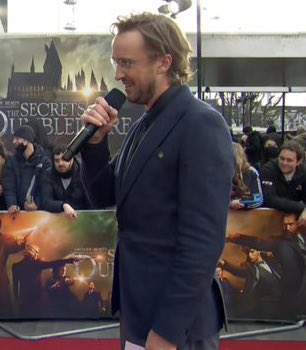 zonaudiovisual's tweet photo. Yo viendo a Tom Felton siendo el encargado de entrevistar a todos en la premiere 🥺 

#FantasticBeasts #SecretsOfDumbledore https://t.co/NeDydNSpD9