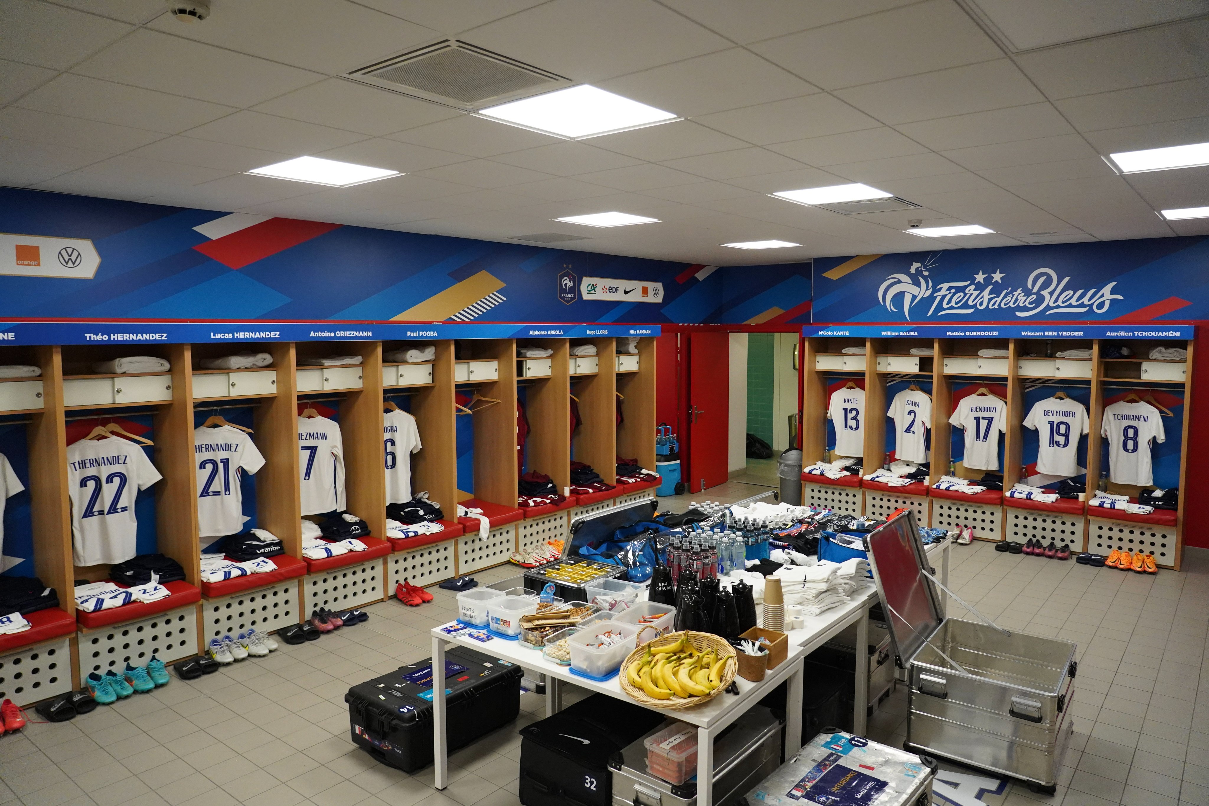 Equipe de France on Twitter: "Le vestiaire du 𝑺𝒕𝒂𝒅𝒆 𝑷𝒊𝒆𝒓𝒓𝒆 𝑴𝒂𝒖𝒓𝒐𝒚 est prêt à accueillir nos Bleus 🔥 #FRAAFS #FiersdetreBleus https://t.co/hphuG94fyL" / Twitter