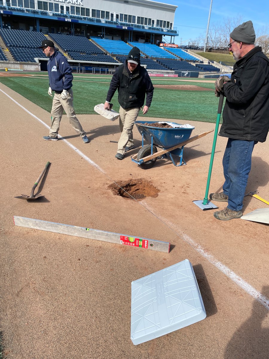 wmwhitecaps's tweet photo. Big hole for big bases.
#AlmostOpeningDay https://t.co/MrbwTMf5m9