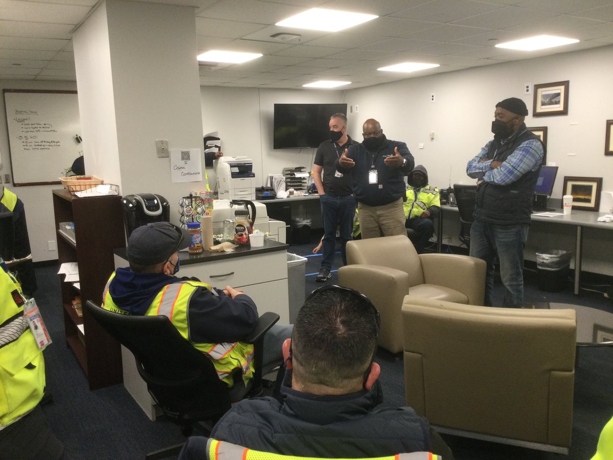 TheGladHatter tweet media