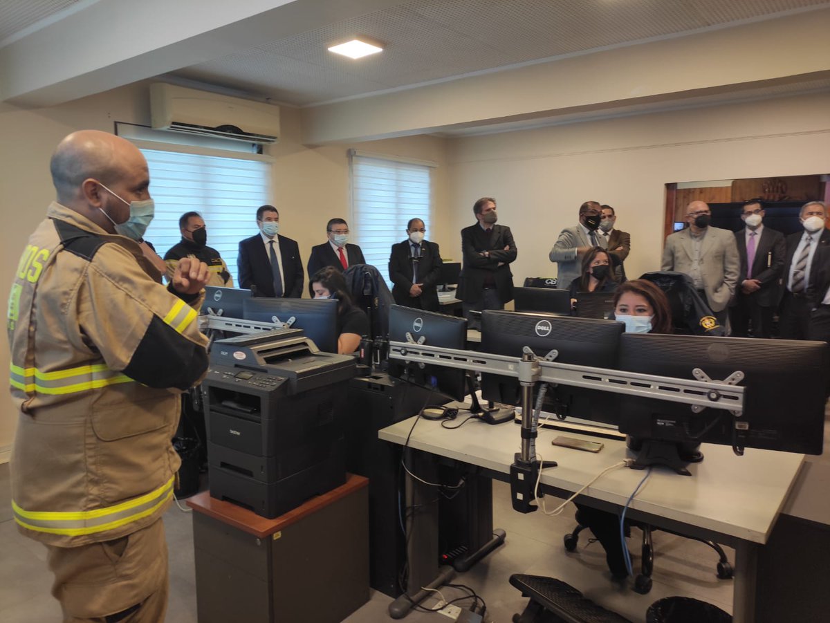 CBV1851's tweet photo. CENTRAL 🖥️ | Con la presencia de los Oficiales Generales, Directores y Capitanes, se realizo la inauguración formal de la Central de Gestión de Incidentes, la que fuera trasladada y remodelado durante los pasados meses, para la mejora de la respuesta operativa de la institución. https://t.co/XvBBG6NbDI
