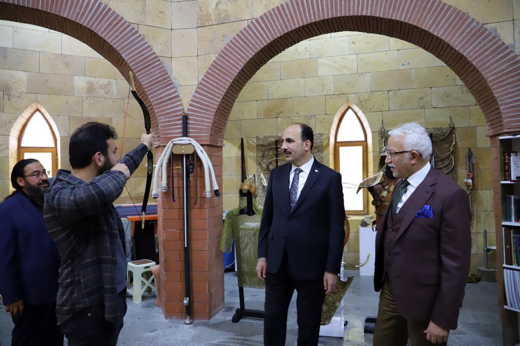 Necmettin Erbakan Üniversitesi (@neuniversitesi) on Twitter photo Rektörümüz Prof. Dr. <a href="/CemZorlu/">Prof. Dr. Cem Zorlu</a> ve <a href="/Konyabuyuksehir/">Konya Büyükşehir Belediyesi 🇹🇷</a> Belediye Başkanı Uğur İbrahim Altay (<a href="/u_ibrahim_altay/">Uğur İbrahim Altay</a>),
Geleneksel Türk Harp Sanatları Araştırma Atölyemizi gezerek Atölye sorumlusu Osman Gözel'den bilgi aldılar. Rektörümüz Prof. Dr. <a href="/CemZorlu/">Prof. Dr. Cem Zorlu</a> ve <a href="/Konyabuyuksehir/">Konya Büyükşehir Belediyesi 🇹🇷</a> Belediye Başkanı Uğur İbrahim Altay (<a href="/u_ibrahim_altay/">Uğur İbrahim Altay</a>),
Geleneksel Türk Harp Sanatları Araştırma Atölyemizi gezerek Atölye sorumlusu Osman Gözel'den bilgi aldılar.