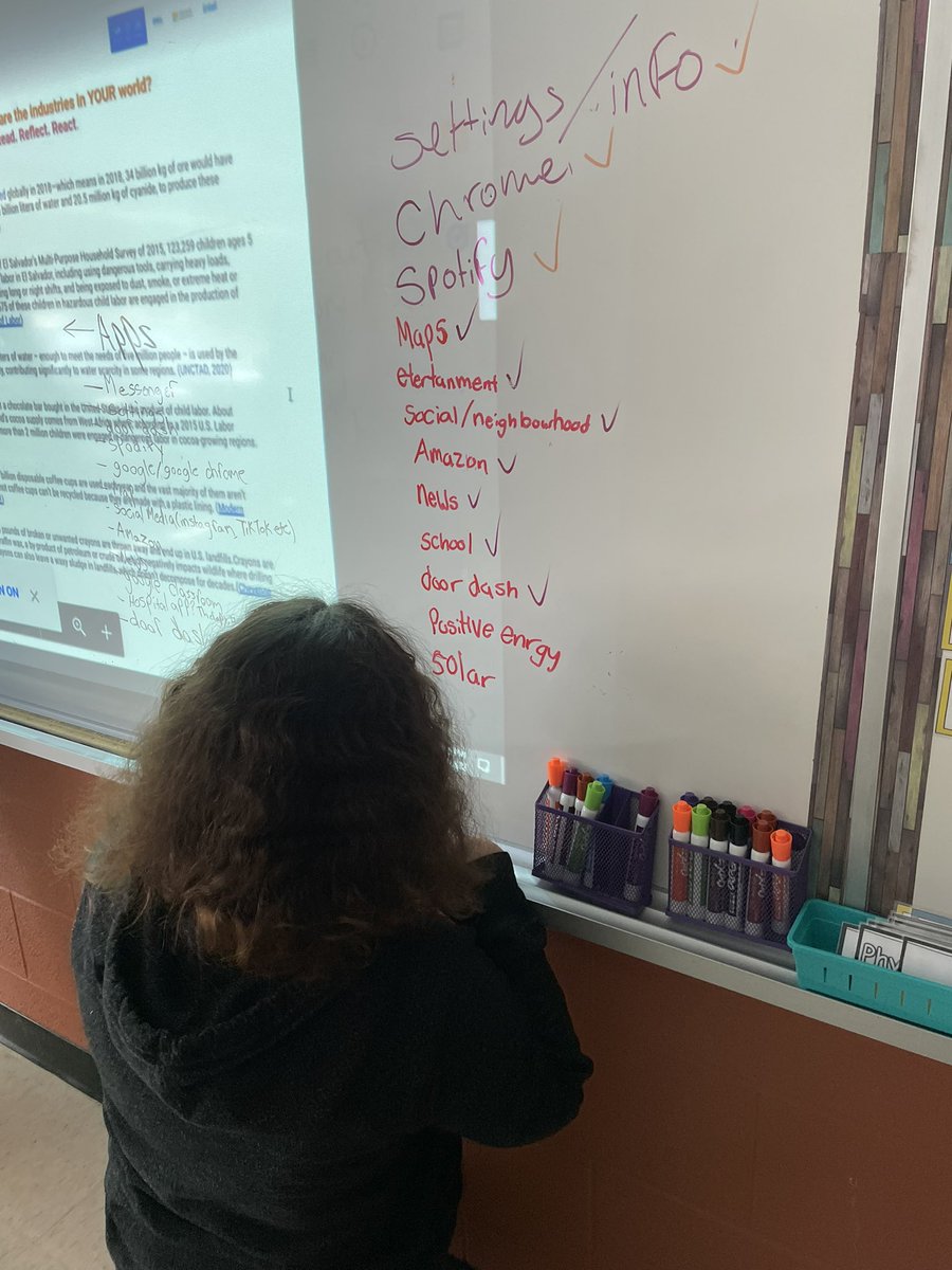 gwgthunder's tweet photo. Lots of fabulous ideas at our meeting today! #GWG @KatPapulkas @zbpipe @Dell @DellTech @intel @stjthunder 💭 https://t.co/y59CuJHrQu