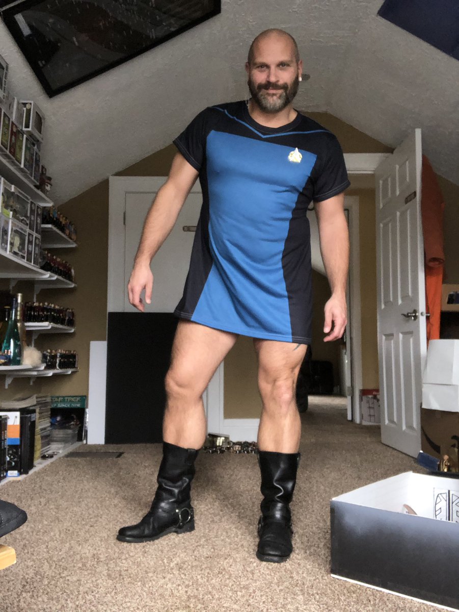 cronaj's tweet photo. What do we think? #skant #startrek #cosplay #gaytrekkie https://t.co/Ia28jKzTK9