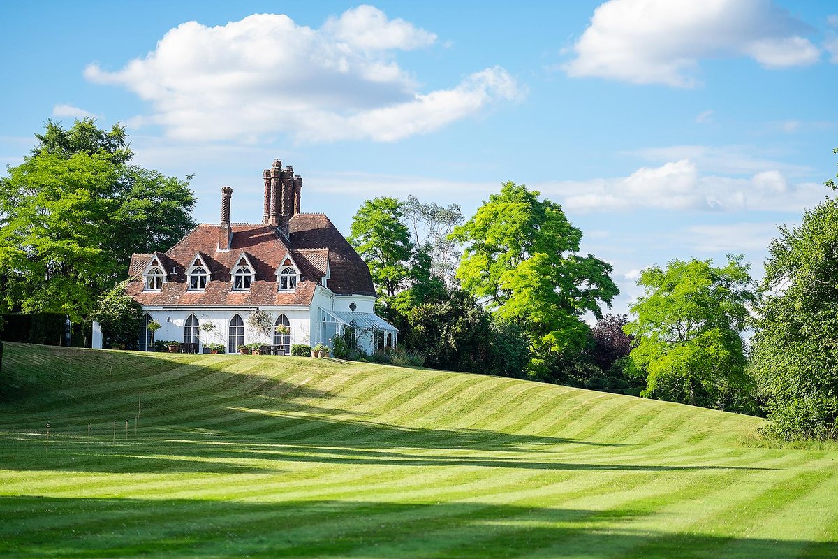 HoughtonLodgeGarden tweet media