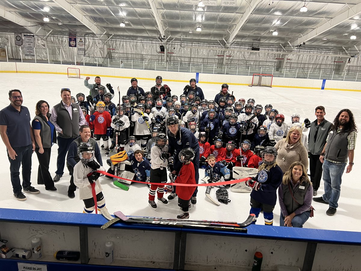🏒The Chamber Diplomats welcomed new member, the Durango Area Youth Hockey Association with a ceremonial ribbon cutting! They have multiple tournament, a new name: Durango Ice Devils, + the addition of former professional NHL player, Alain Lemieux as Youth Hockey Dir.  Congrats!