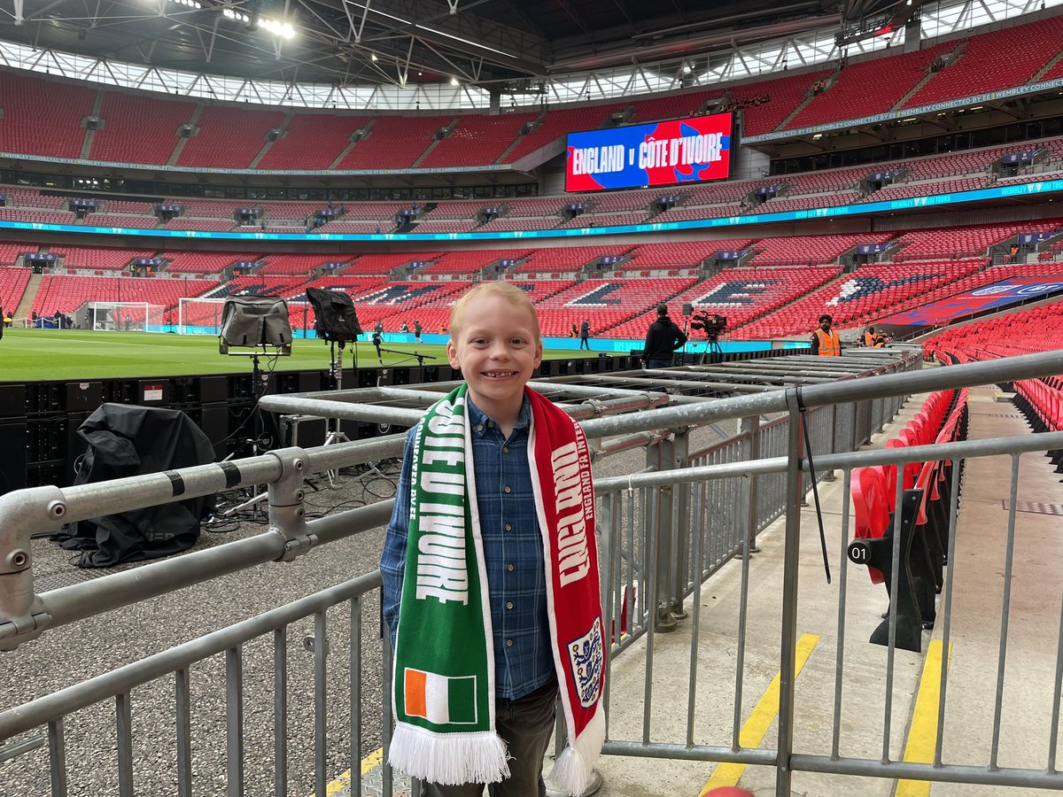 bamf_lufc's tweet photo. What a day already, Jayden is being treated like the superhero he is. Thank you so much @deborahpowell17 this is unbelievable 🏴󠁧󠁢󠁥󠁮󠁧󠁿 https://t.co/VbFFQFswB8