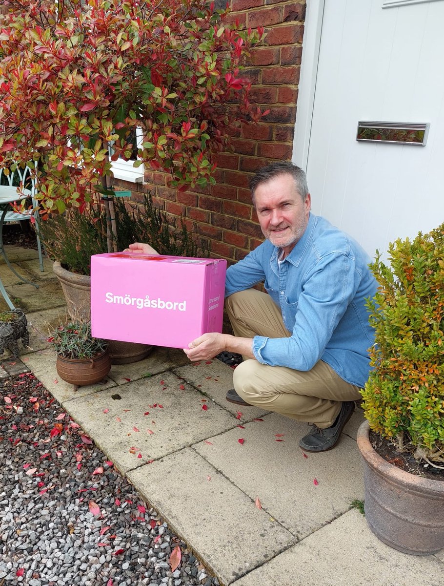 Just received my Smörgåsbord order 📦 Get your very own pink box filled to the brim with Scandinavian goodies delivered straight to your door!

#smorgasbordfood #pinkbox #scandinavianfood #meatballs #onlineshop #discovertoday #swedishmeatballs