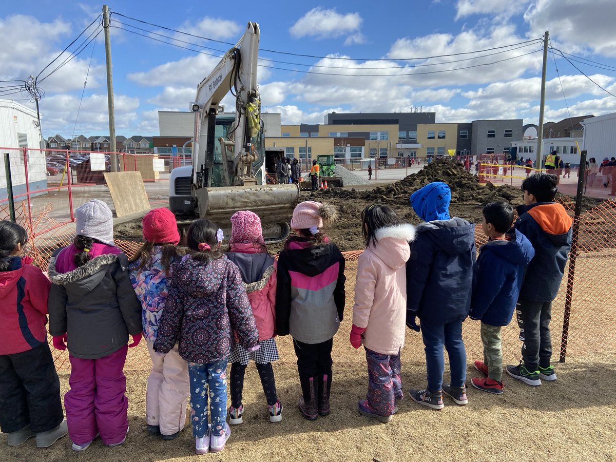 Some exciting things are happening at Desmond for our new Outdoor Learning Space! 🚧 🌱 <a href="/DesmondHDSB/">Viola Desmond Public School</a>